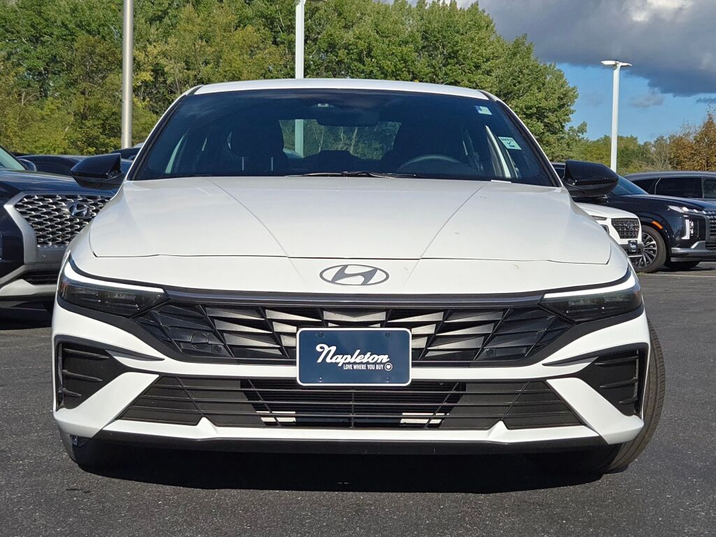 2025 Hyundai Elantra SEL Sport photo 4