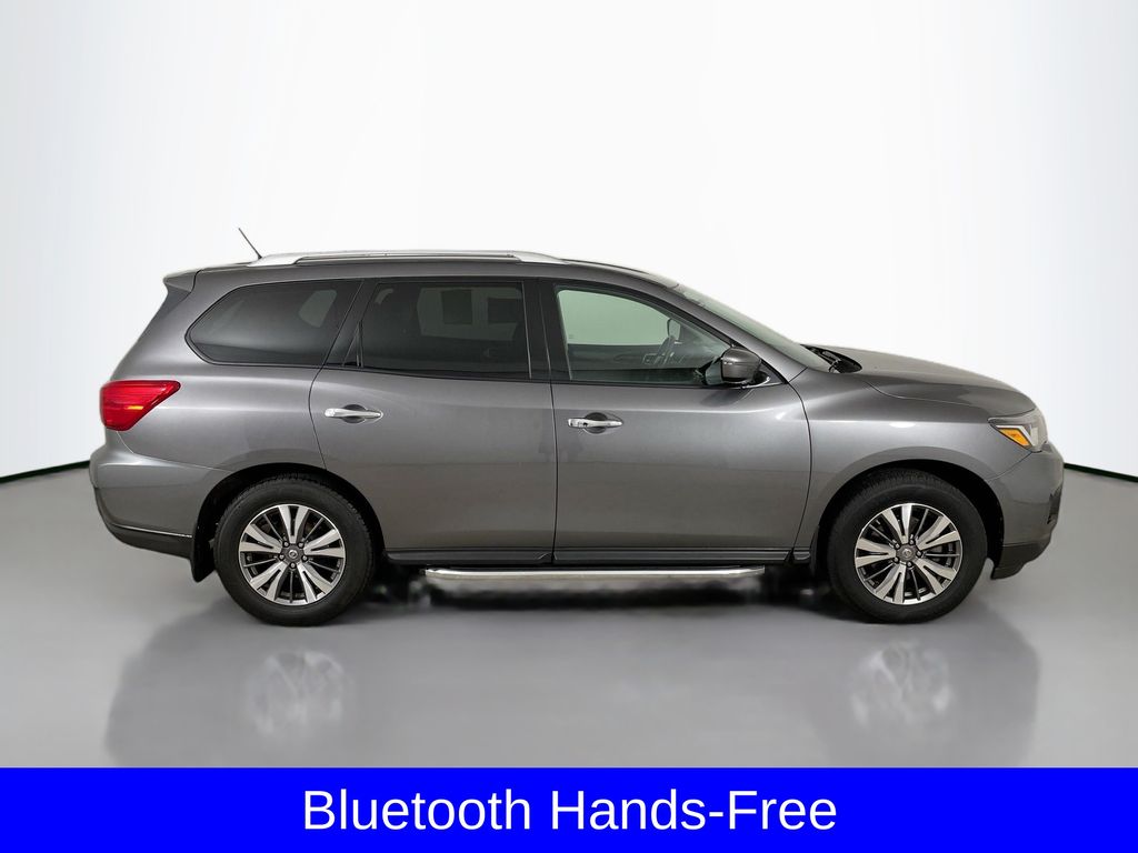 2017 Nissan Pathfinder SV photo 8