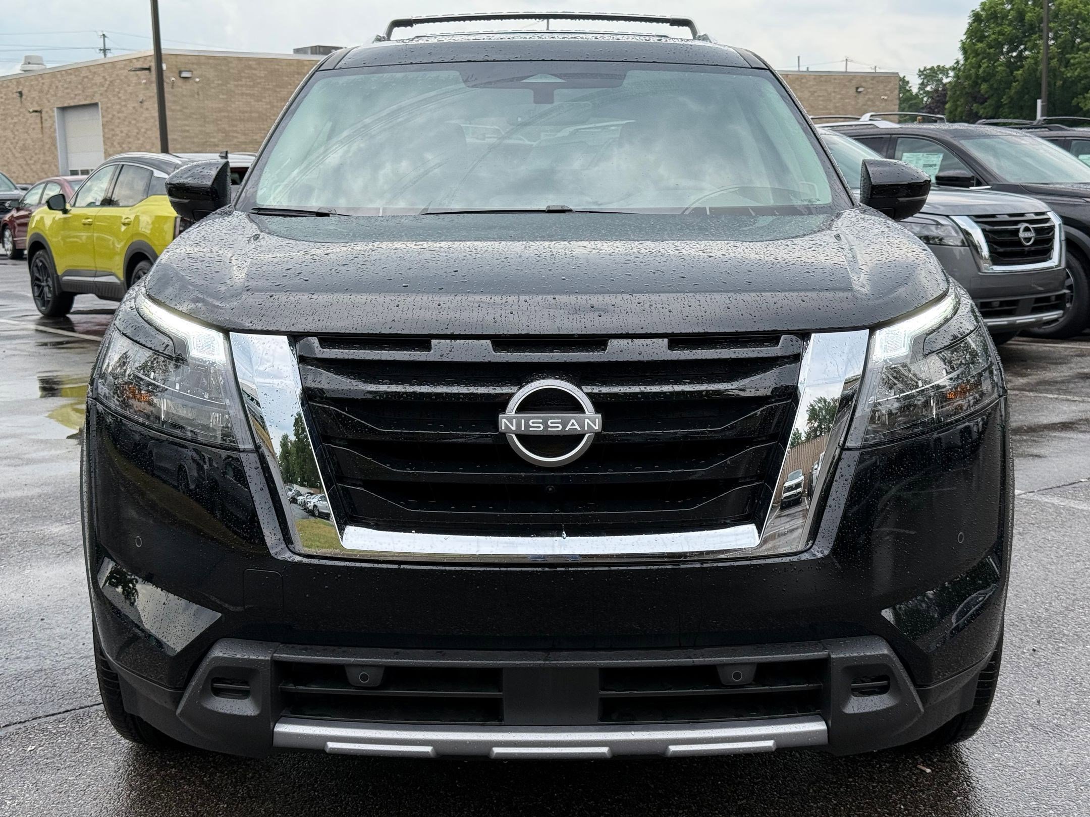 2025 Nissan Pathfinder SL photo 4