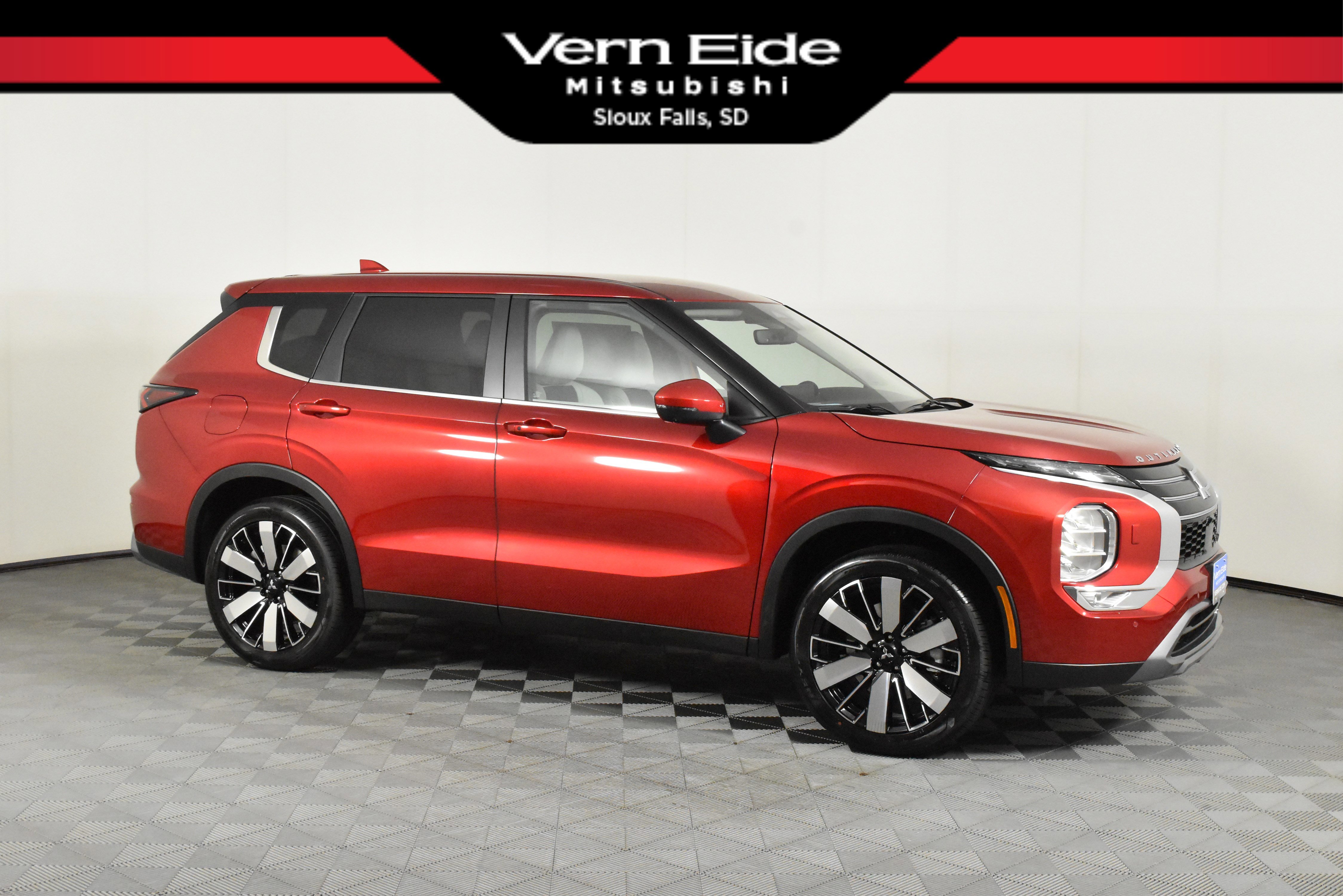 2025 Mitsubishi Outlander SE's photo