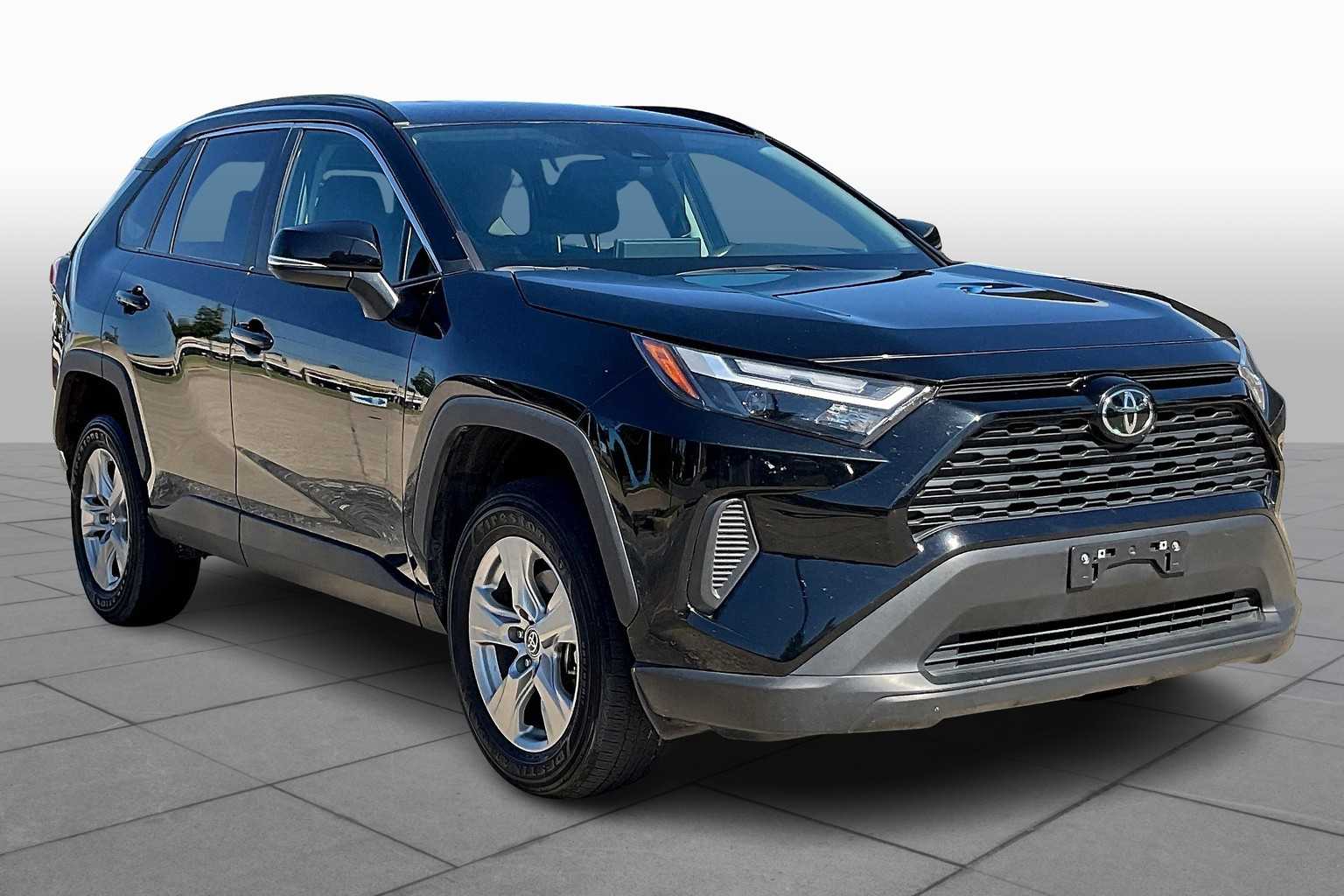 2024 Toyota RAV4 XLE photo 2