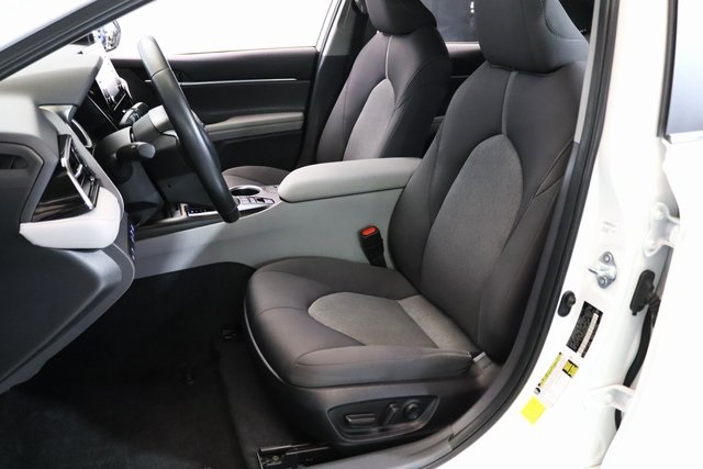 2023 Toyota Camry Hybrid LE photo 13