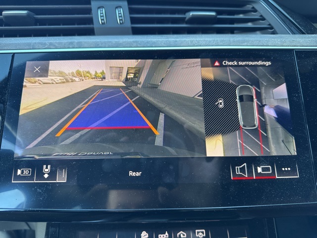 2019 Audi e-tron Premium Plus photo 8