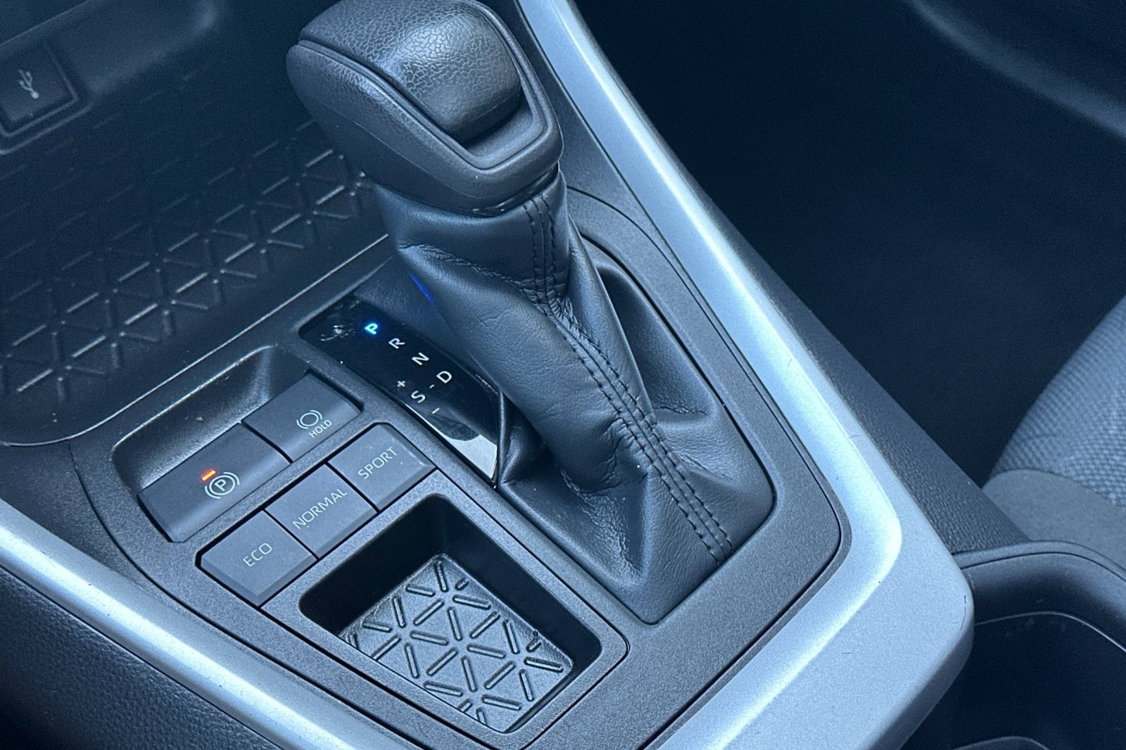2022 Toyota RAV4 XLE photo 25