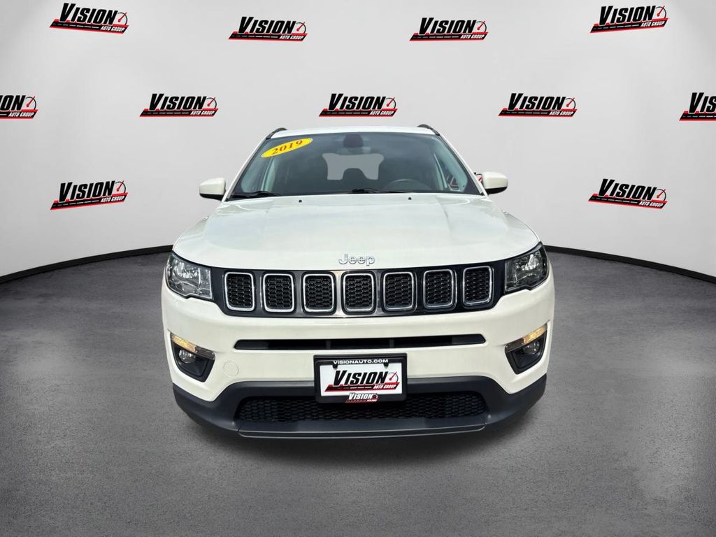 2019 Jeep Compass Latitude photo 2