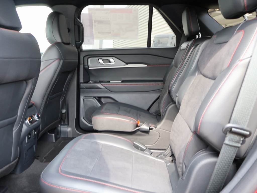 2025 Ford Explorer ST photo 17