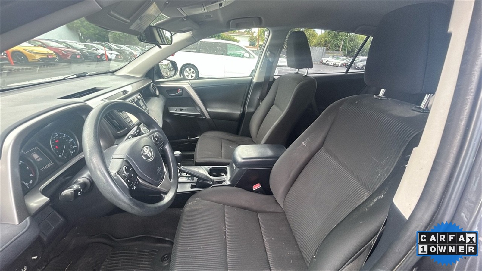 2017 Toyota RAV4 LE photo 4