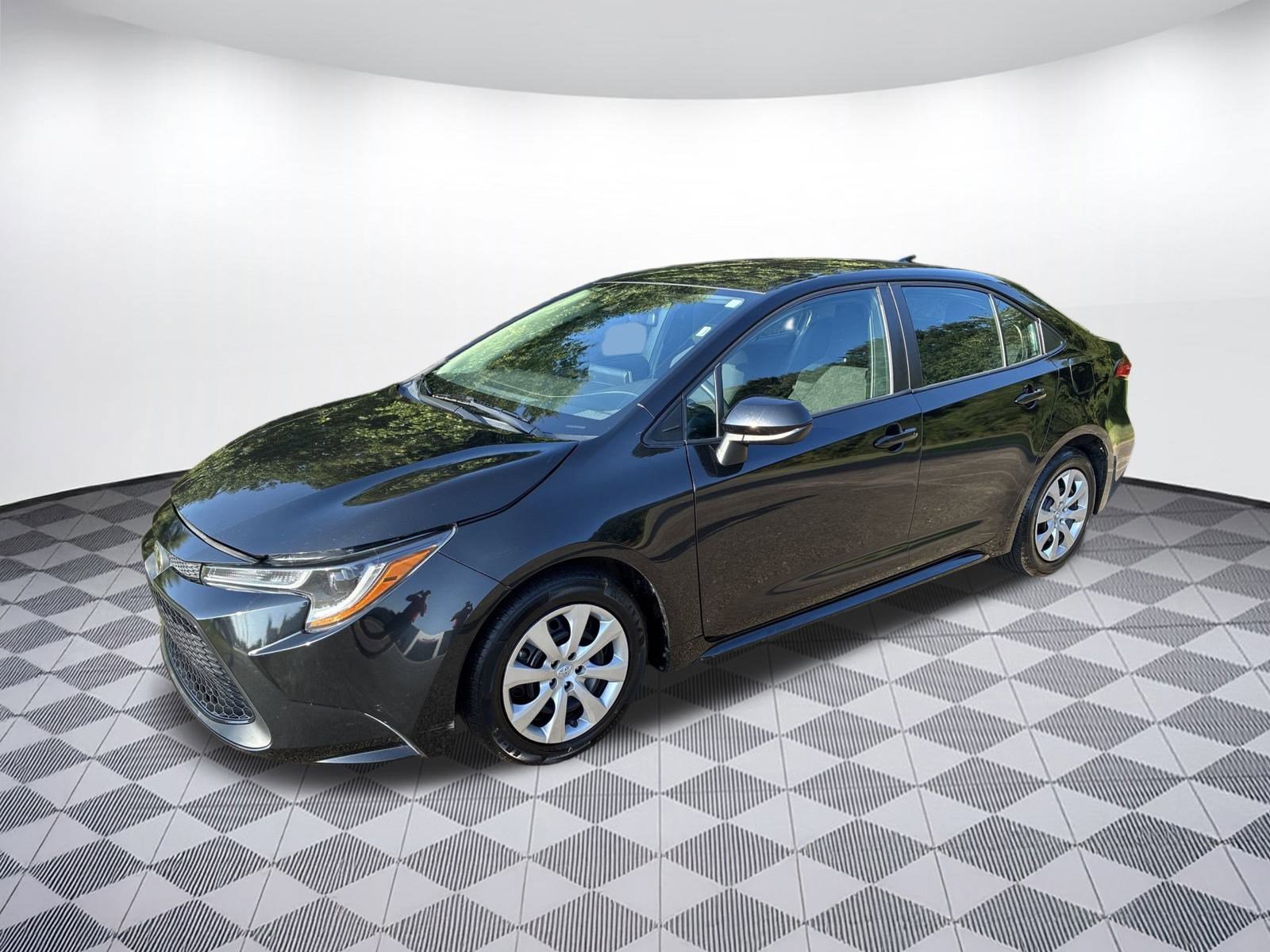 2021 Toyota Corolla LE photo 2