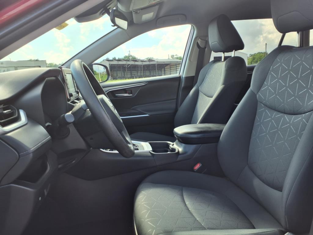 2021 Toyota RAV4 XLE photo 6