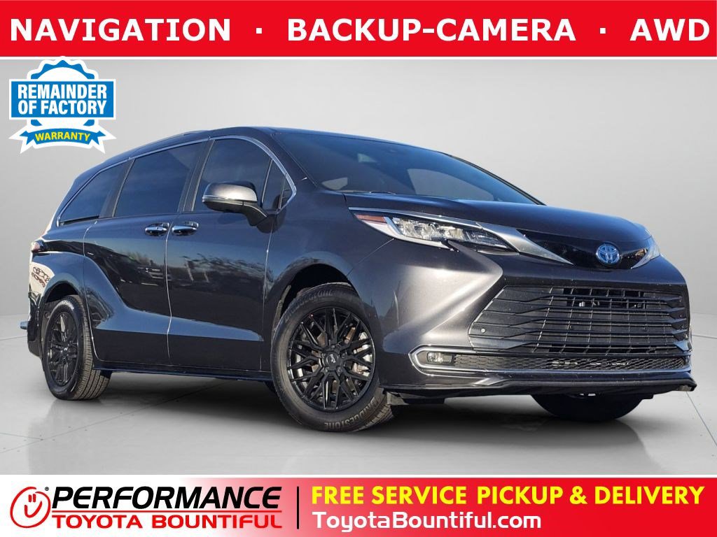 2025 Toyota Sienna Limited's photo