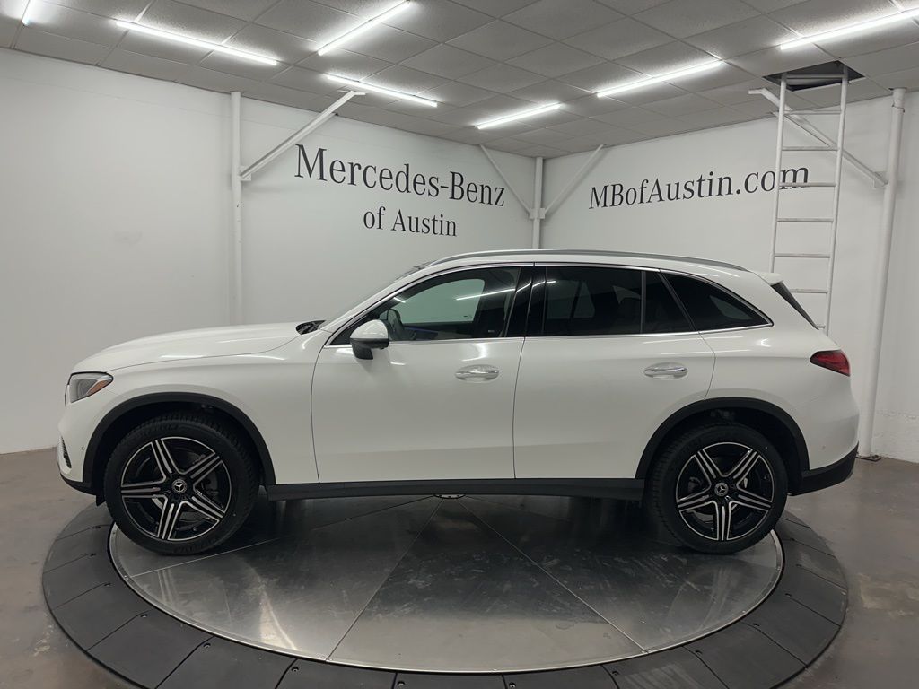 2026 Mercedes Benz GLC 300 photo 2