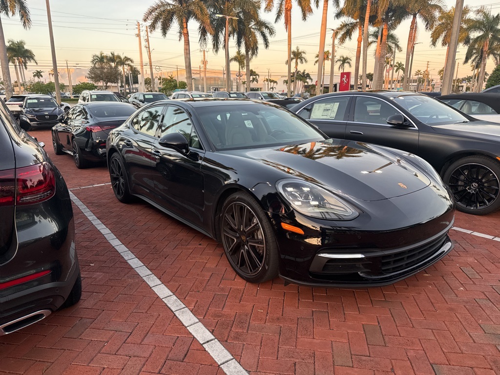 2019 Porsche Panamera Base's photo