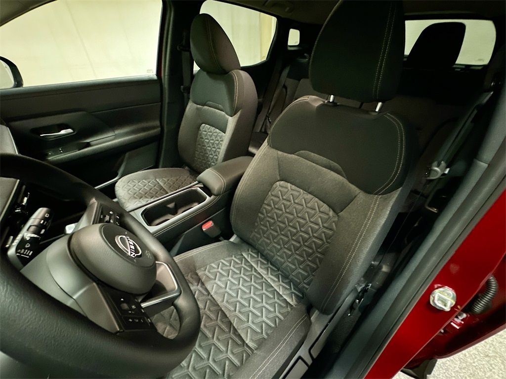 2025 Nissan Kicks SV photo 4