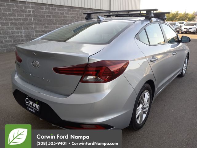 2020 Hyundai Elantra SEL photo 3