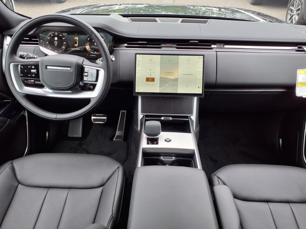 2025 Land Rover Range Rover SE photo 3