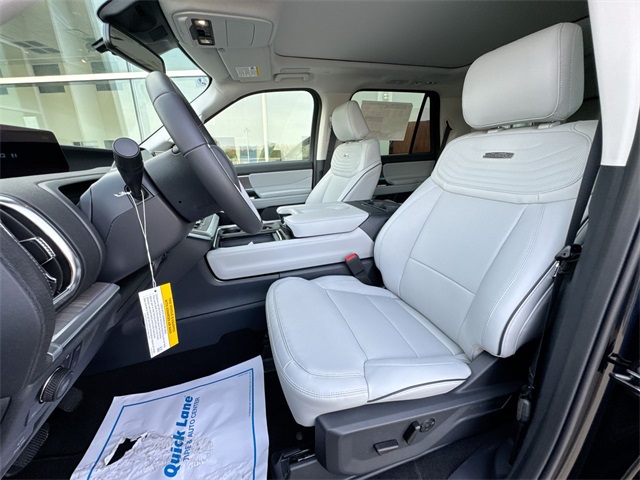 2025 Ford Expedition Platinum photo 3