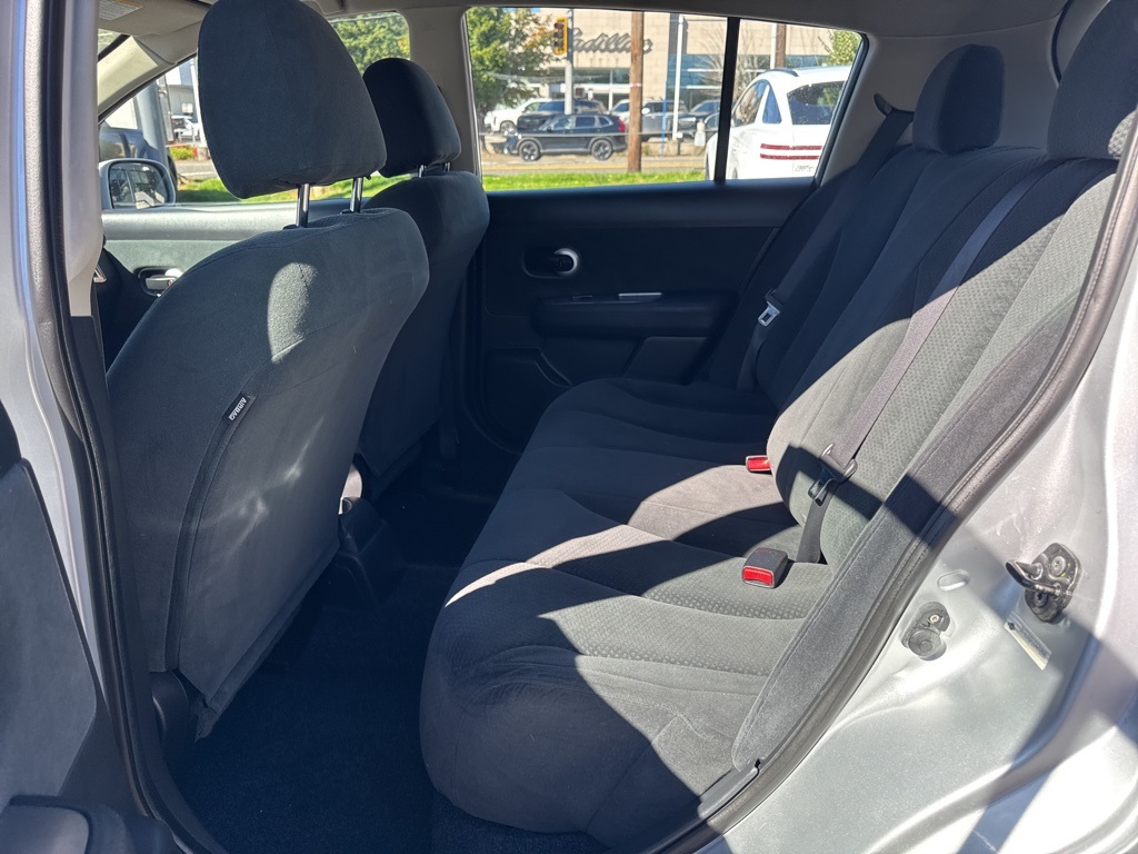 2012 Nissan Versa 1.8 S photo 25