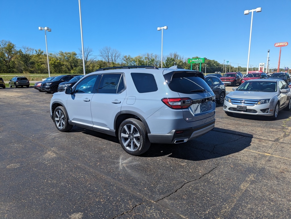2025 Honda Pilot Touring photo 4