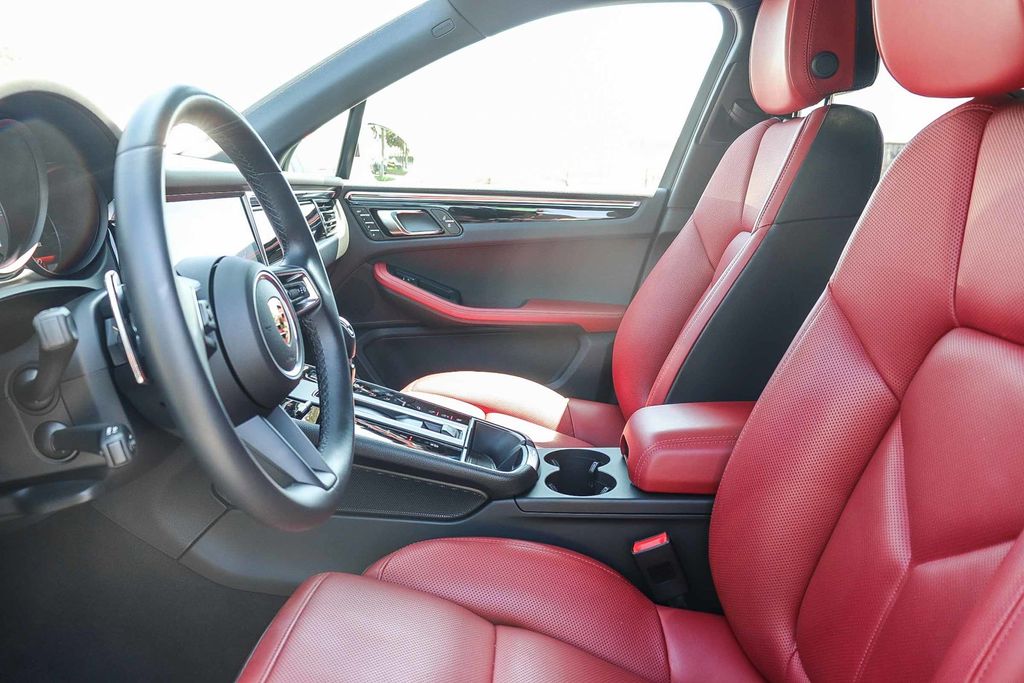 2024 Porsche Macan S photo 16