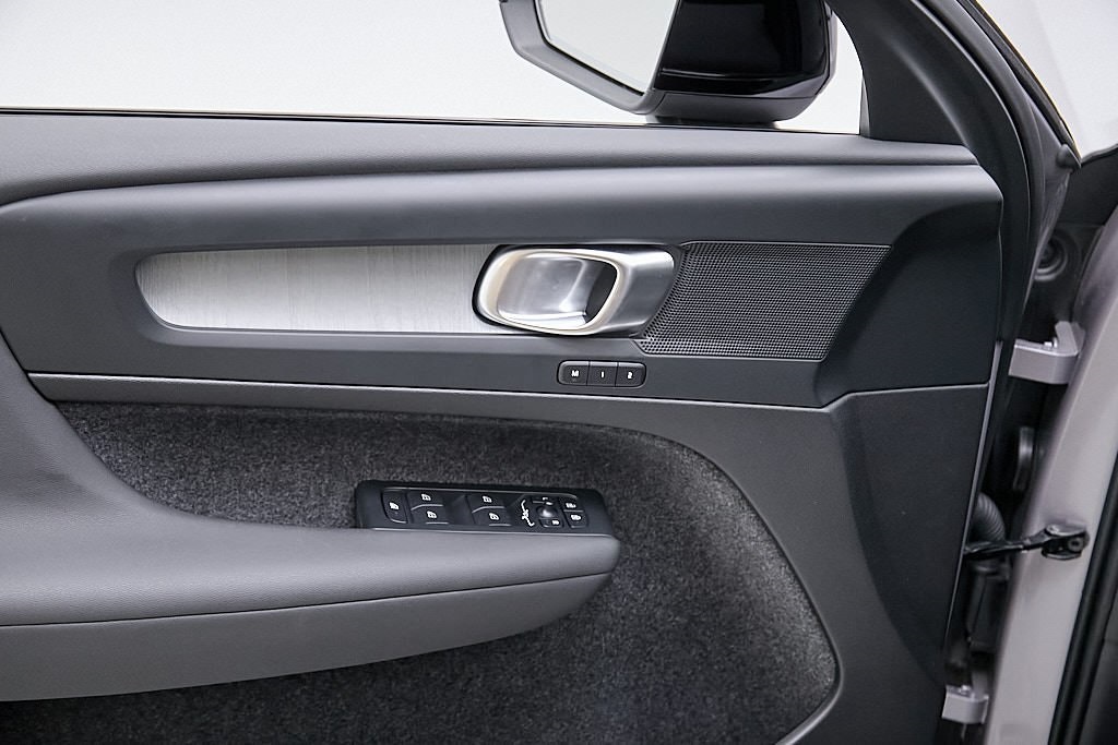 2026 VOLVO XC40 - Image 12