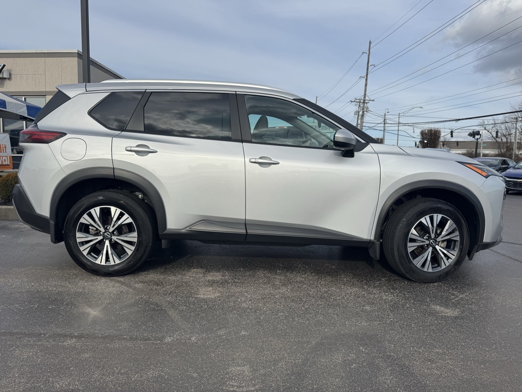 2023 Nissan Rogue SV's photo