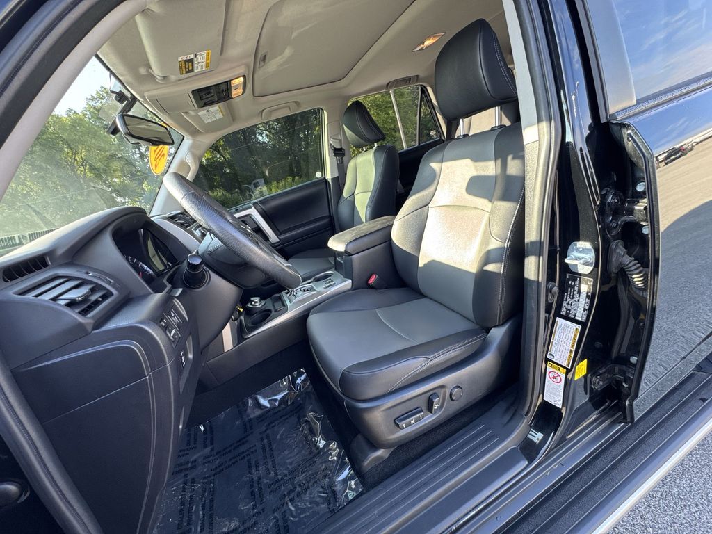 2019 Toyota 4Runner SR5 Premium photo 13