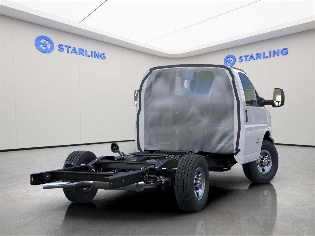 2025 Chevrolet Express Cutaway 3500 photo 4