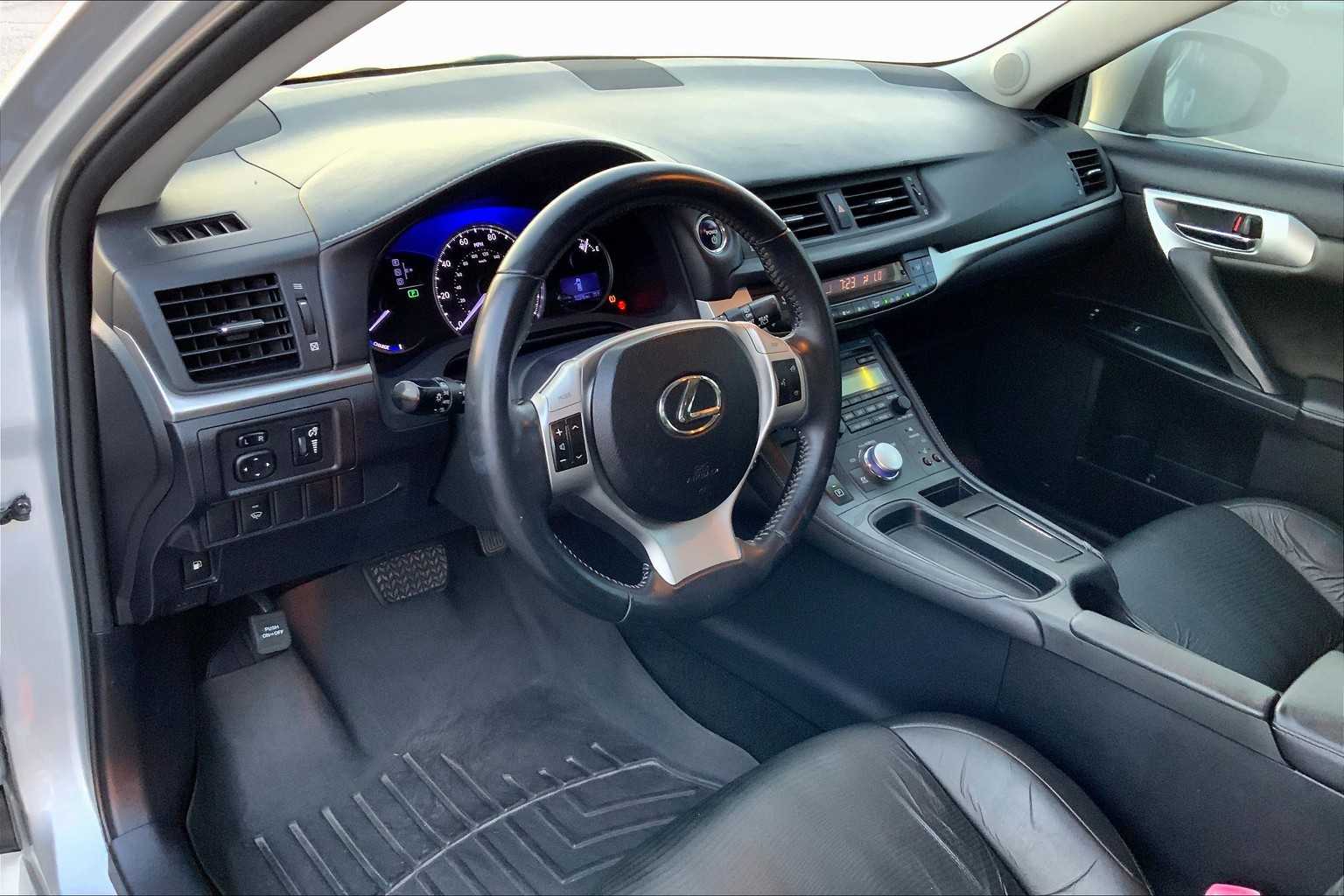2013 Lexus CT 200h photo 17