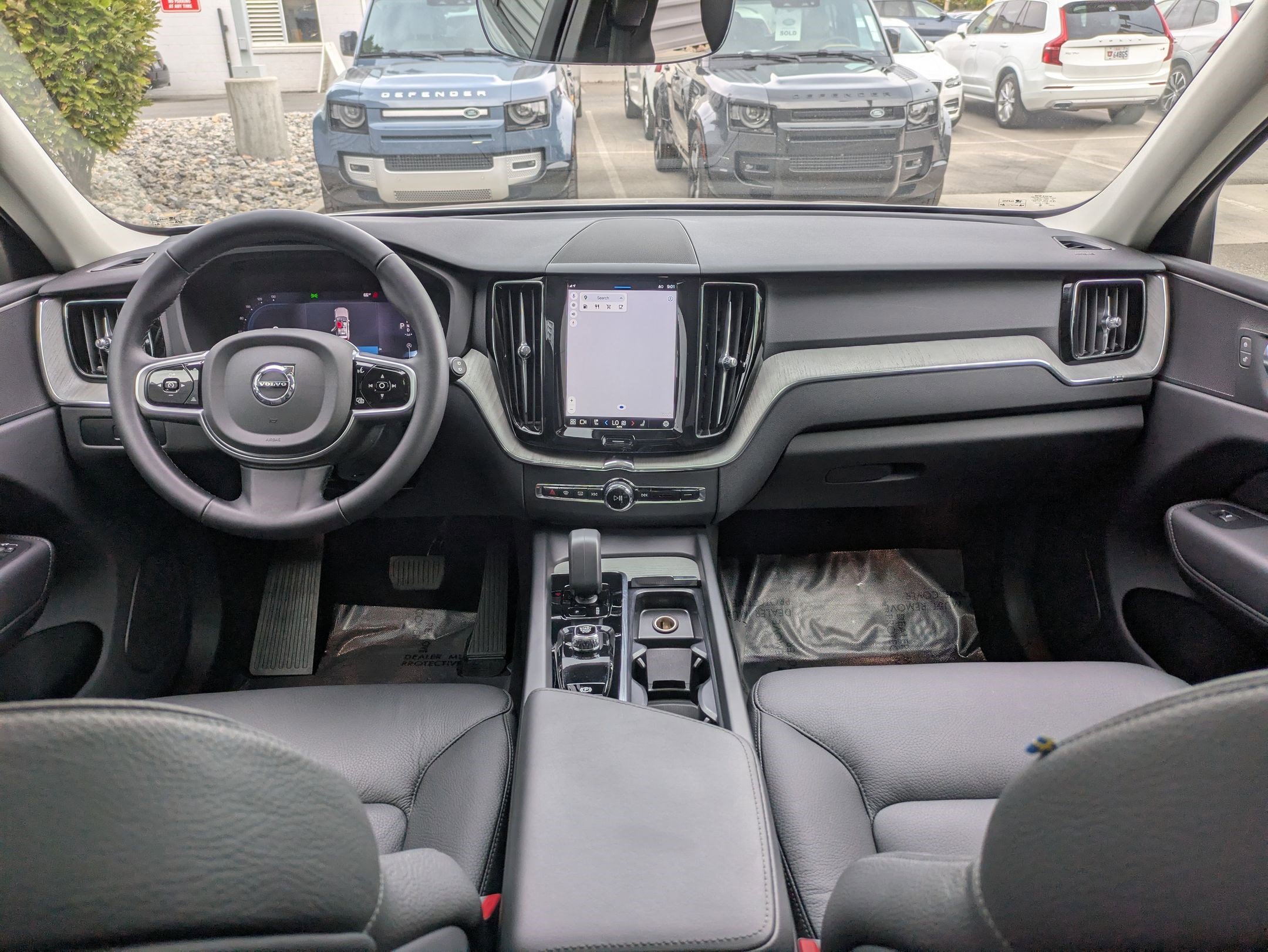 2025 Volvo XC60 Plus photo 25