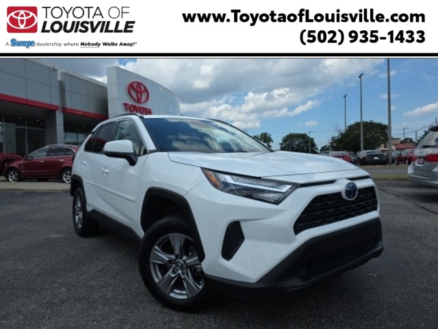 2024 Toyota RAV4 LE's photo