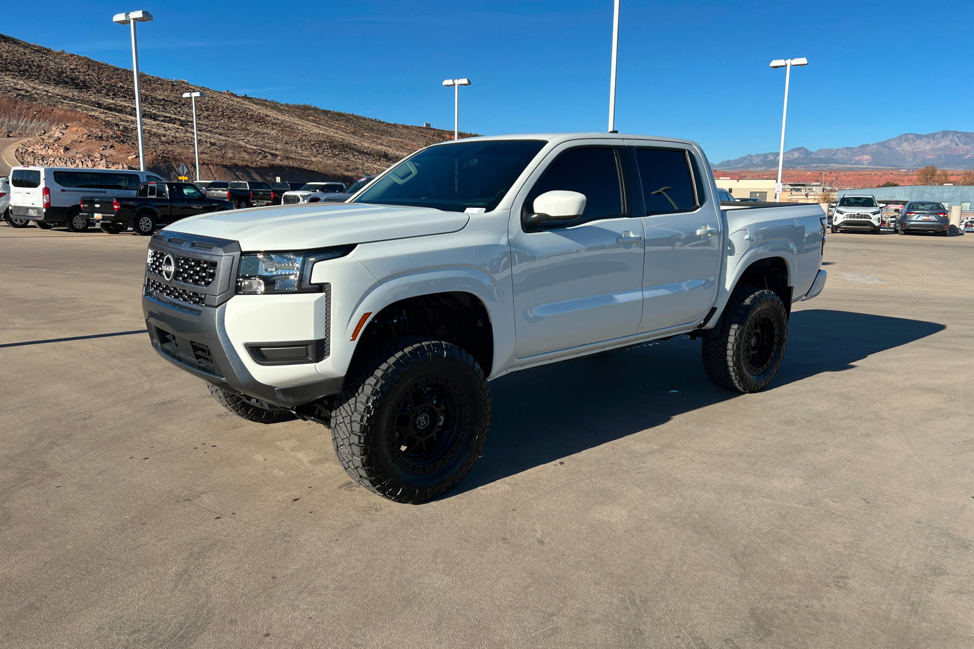 2025 Nissan Frontier SV's photo