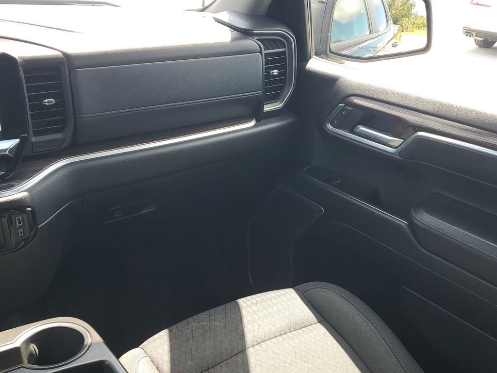 2022 Chevrolet Silverado RST photo 11