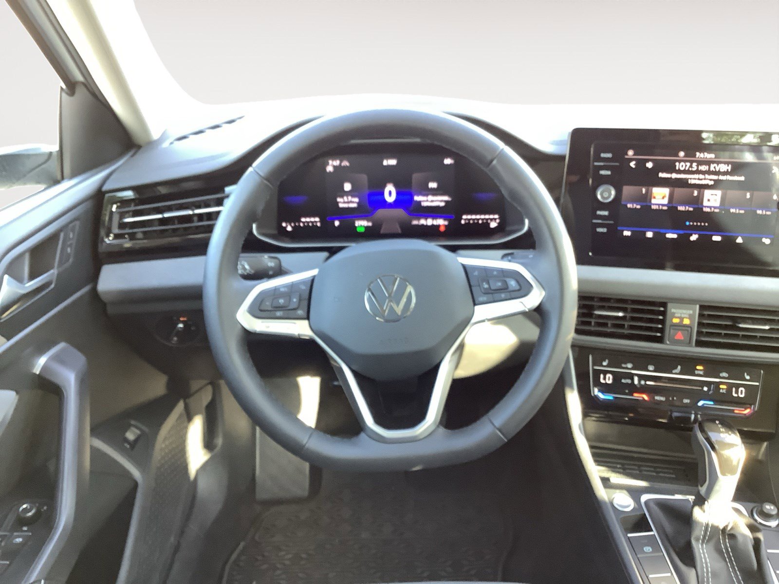 2025 Volkswagen Jetta SE photo 17