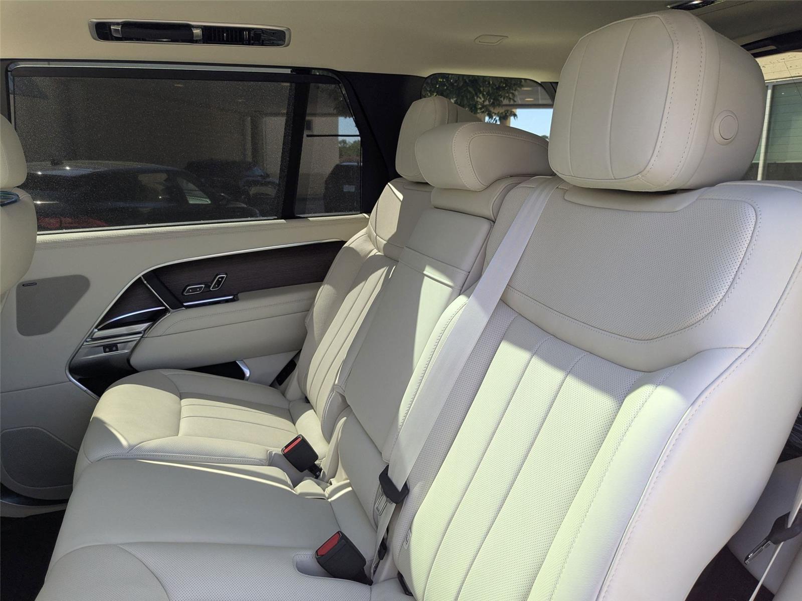 2025 Land Rover Range Rover SE photo 23