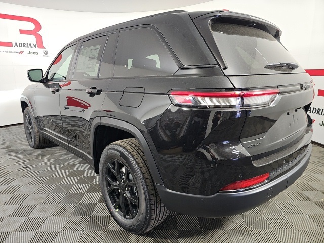 2025 Jeep Grand Cherokee Altitude photo 2