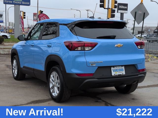 2024 Chevrolet Trailblazer LS photo 2