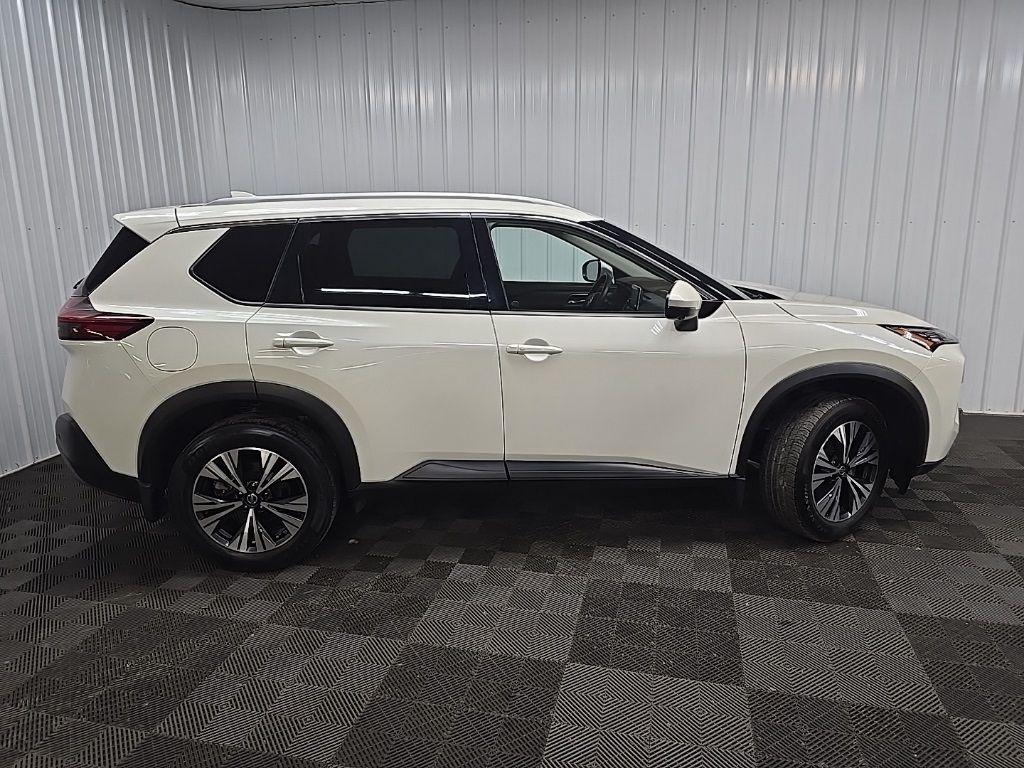 2021 Nissan Rogue SV photo 2