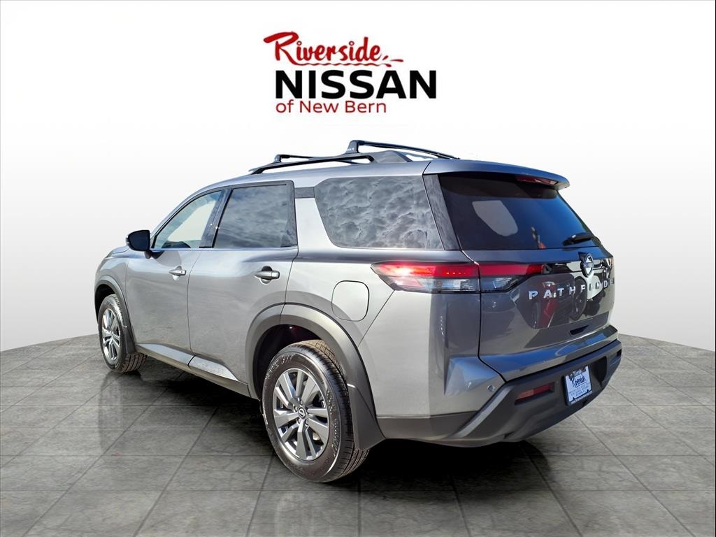 2025 Nissan Pathfinder SV photo 4