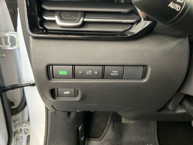 2025 Nissan Sentra SR photo 4