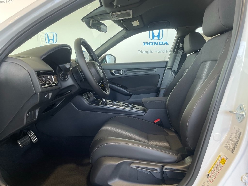 2025 Honda Civic Sport photo 4