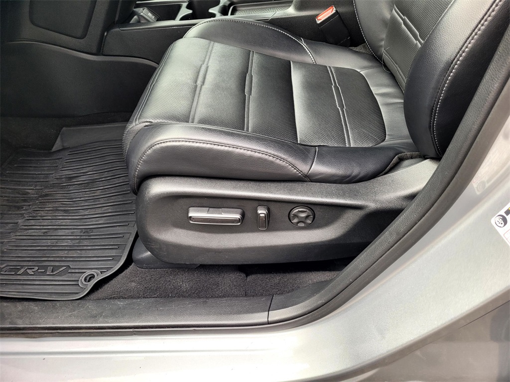 2018 Honda CR-V Touring photo 18