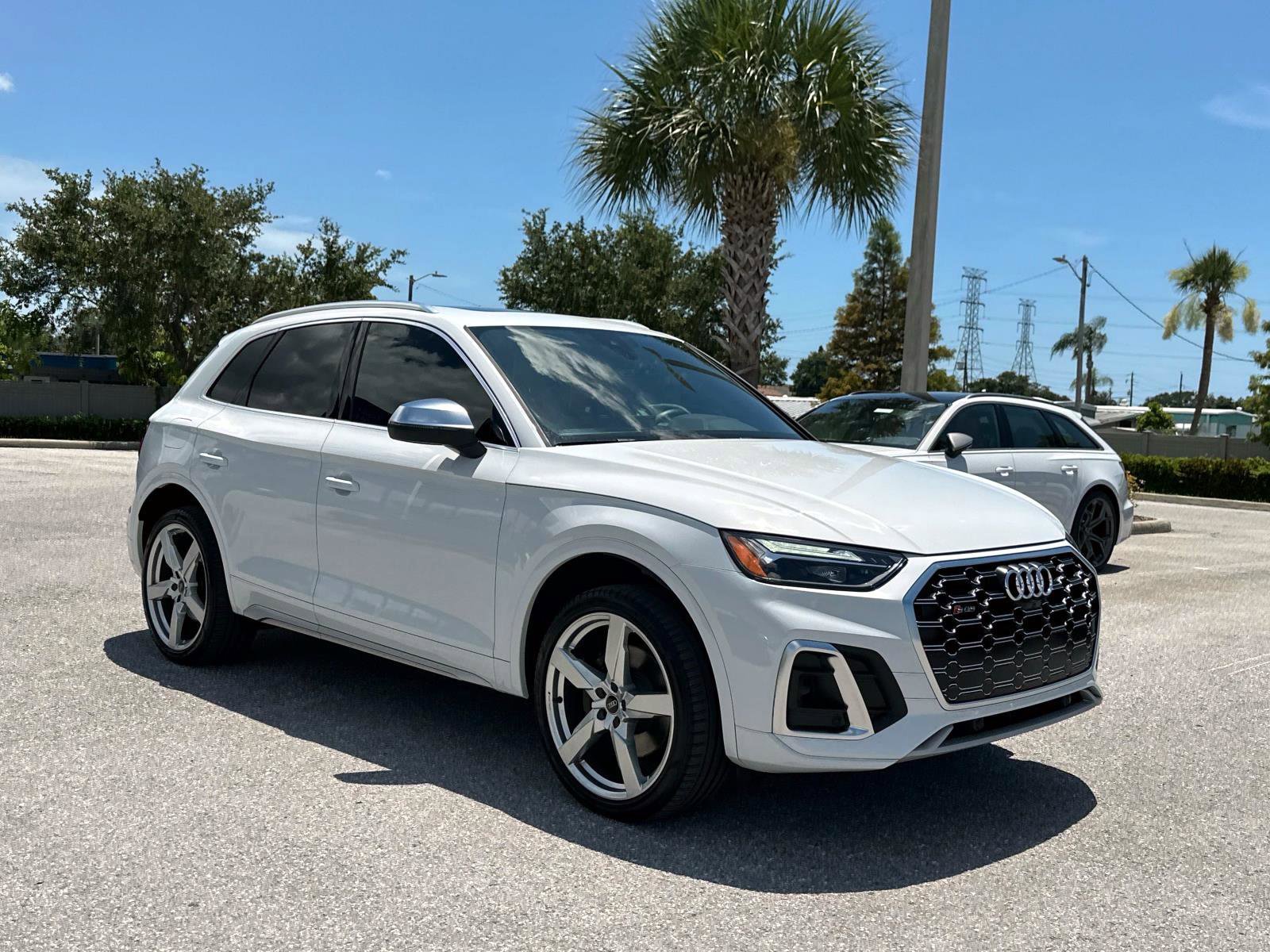 2022 Audi SQ5 Premium Plus photo 2