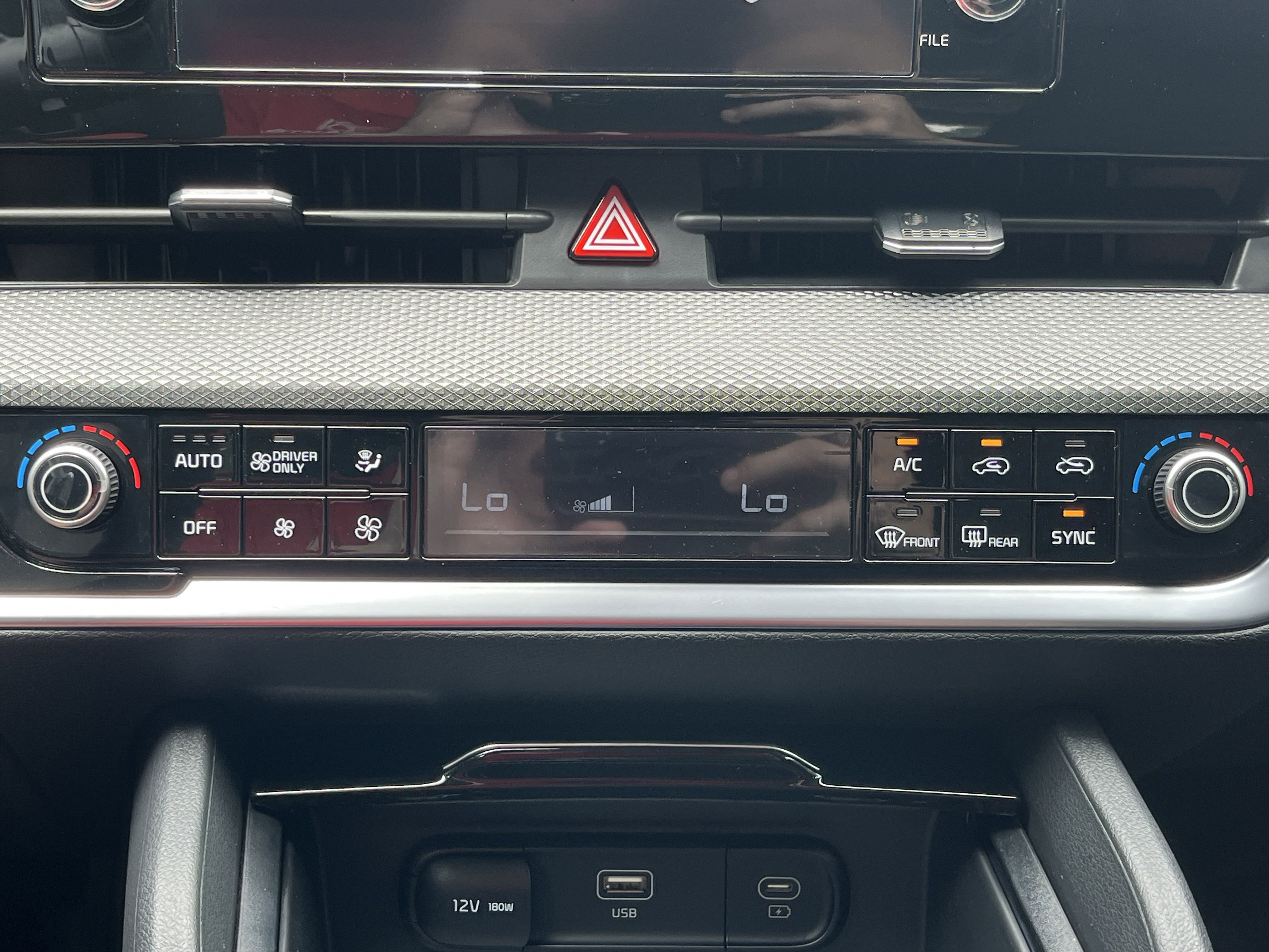 2025 Kia Sportage Hybrid LX photo 4
