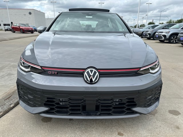 2025 Volkswagen Golf GTI SE photo 4