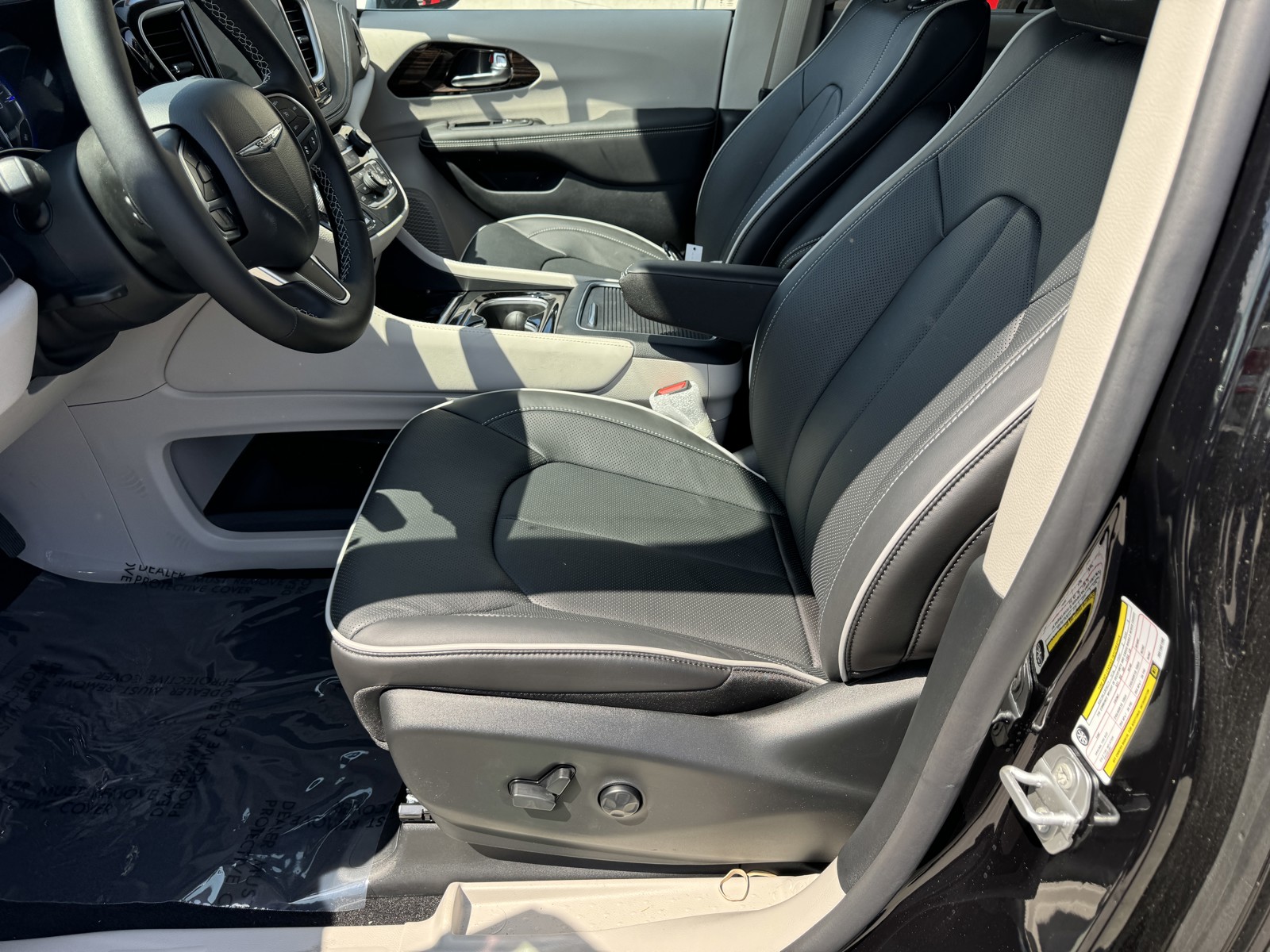 2024 Chrysler Pacifica Limited photo 13