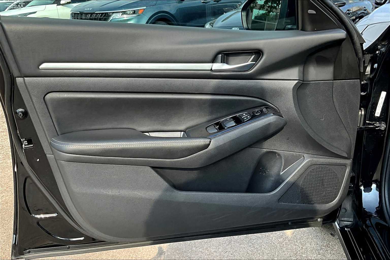 2023 Nissan Altima SV photo 18