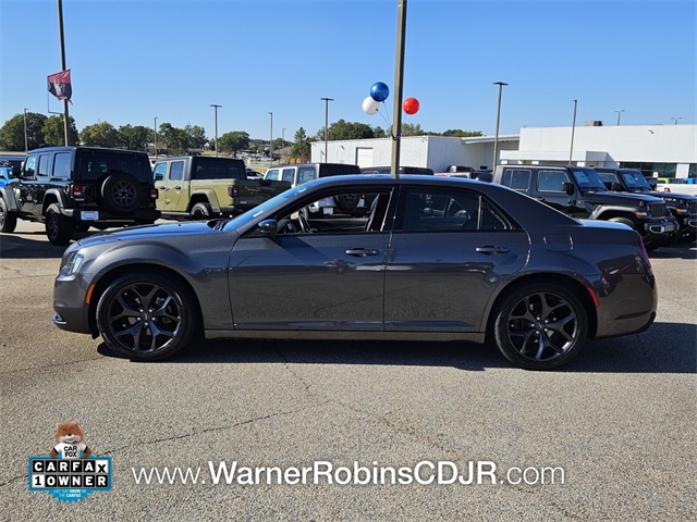 2021 Chrysler 300 Touring photo 4