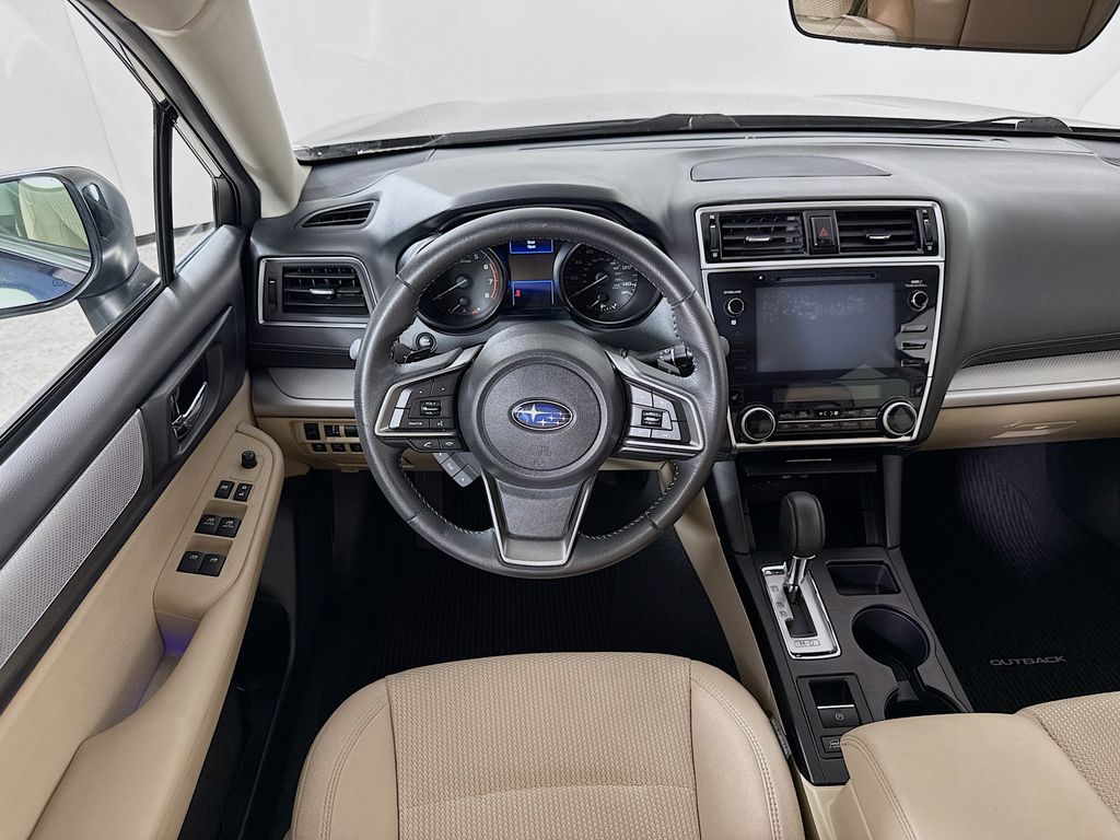 2018 Subaru Outback Premium photo 3