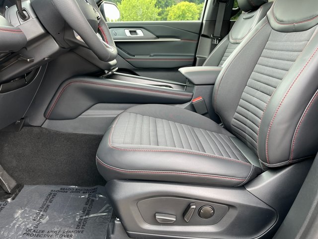 2025 Ford Explorer ST-Line photo 23