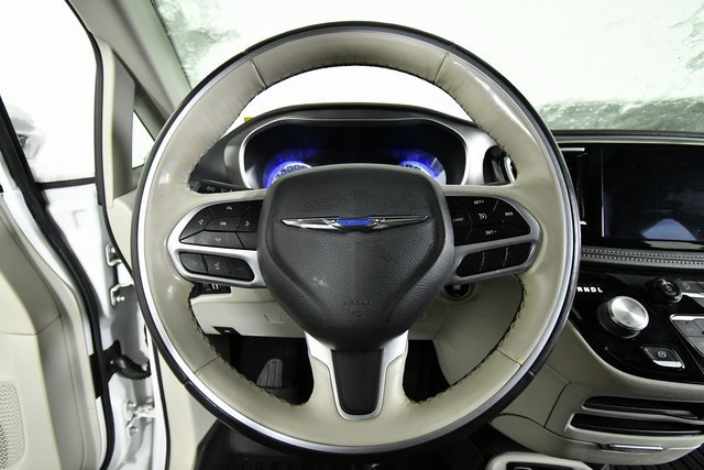 2019 Chrysler Pacifica Limited photo 2